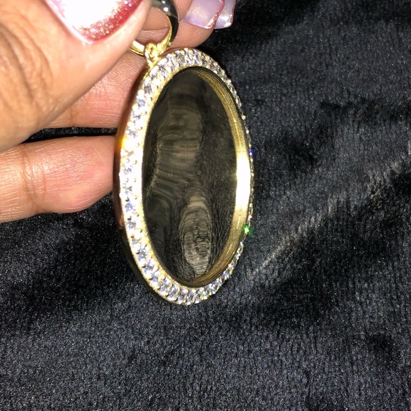 VVS Large memory pendant w simulated stones. comes w/diamond cut rope chain SALE - Picture 3 of 7